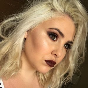 Meet your Posher, Caitlin